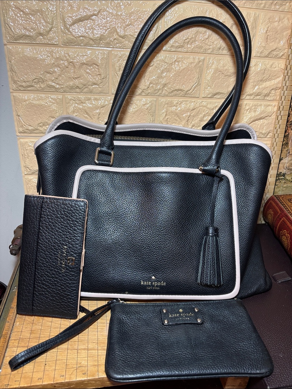Kate Spade Leather Tote Bag Black w Cream Padded Center Zip wWristlet and Wallet - Picture 3 of 17